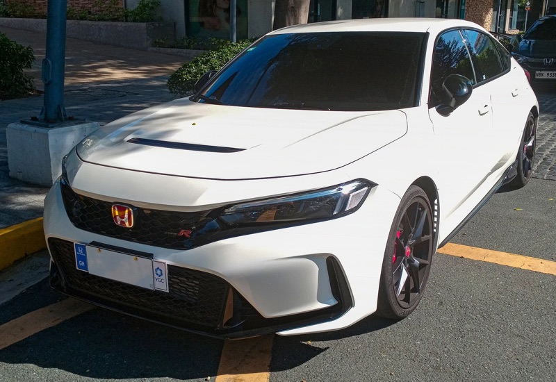 A Honda Civic Type R FL5 in Championship White